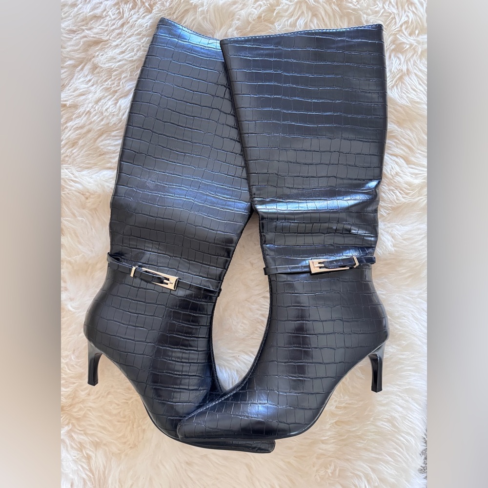 NEW ⭐️Elegant Black Croc-Embossed Women's Boots